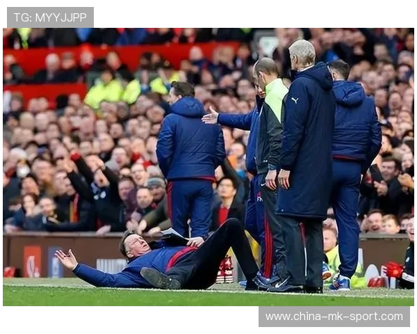 阿莫林变废为宝！两位老臣坐稳曼联首发，他们一度面临清洗，阿莫林集团